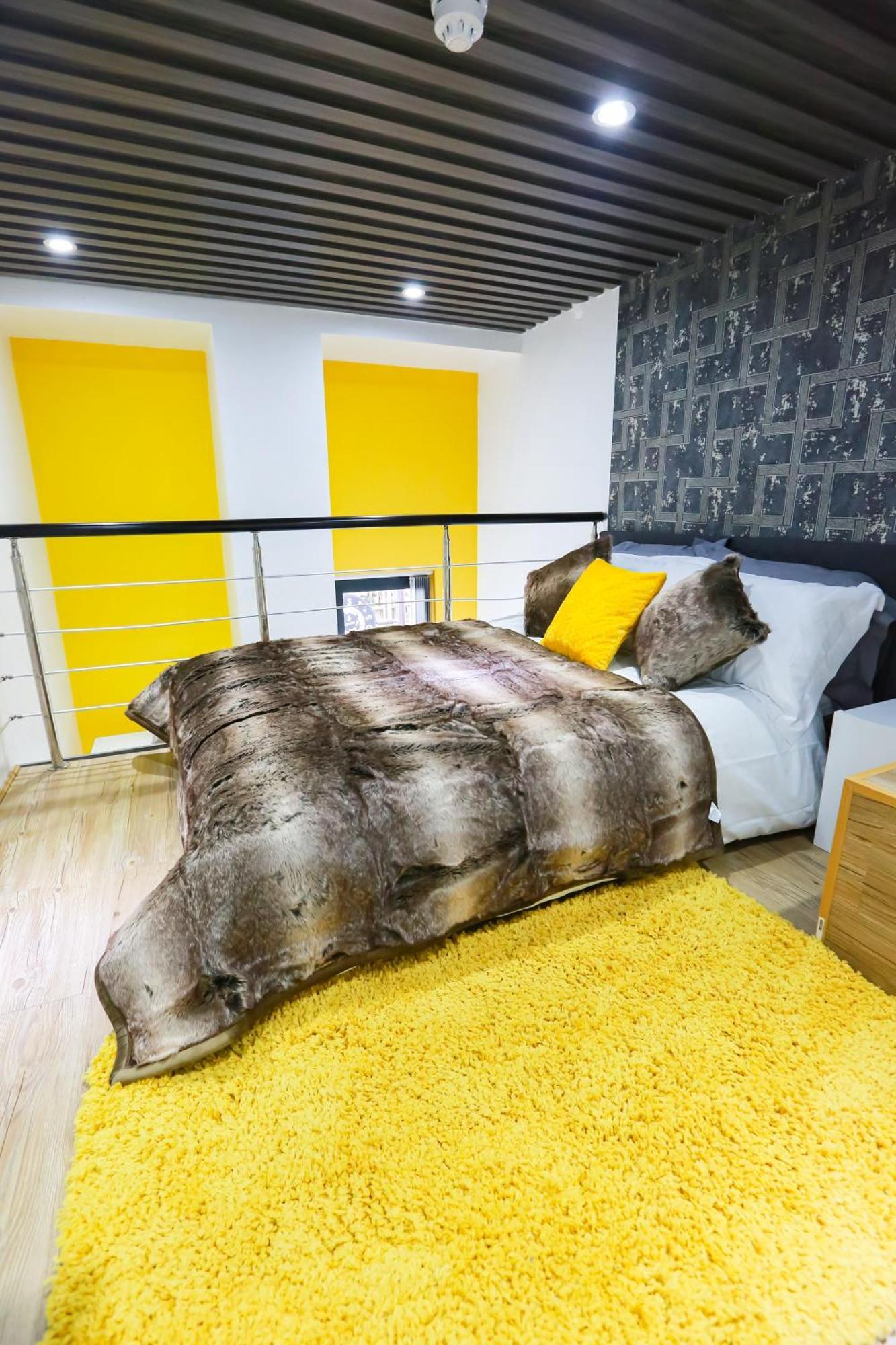 E101 Urban Chic Loft Apartment